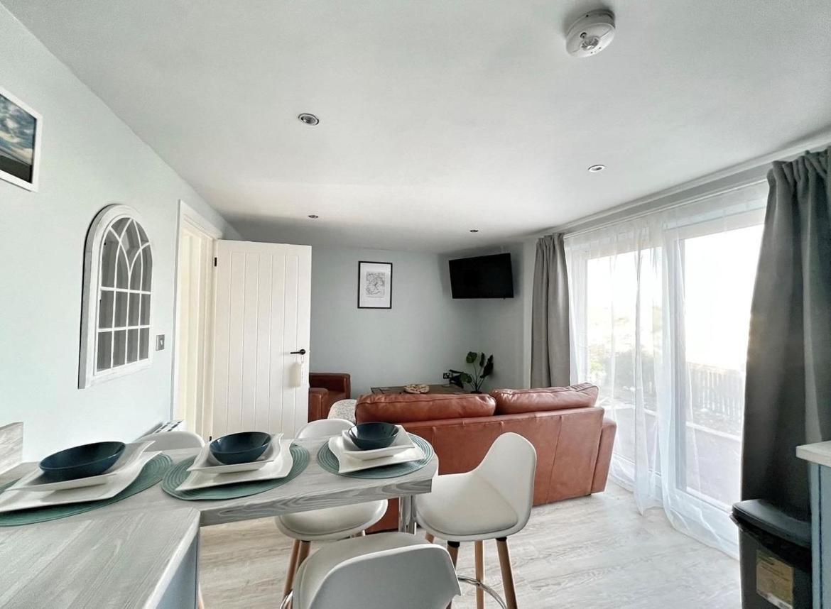 Orchard Lodge -Coastal Retreat, New Build, Village Views, Private Garden And Terrace Saint Brides Major Extérieur photo