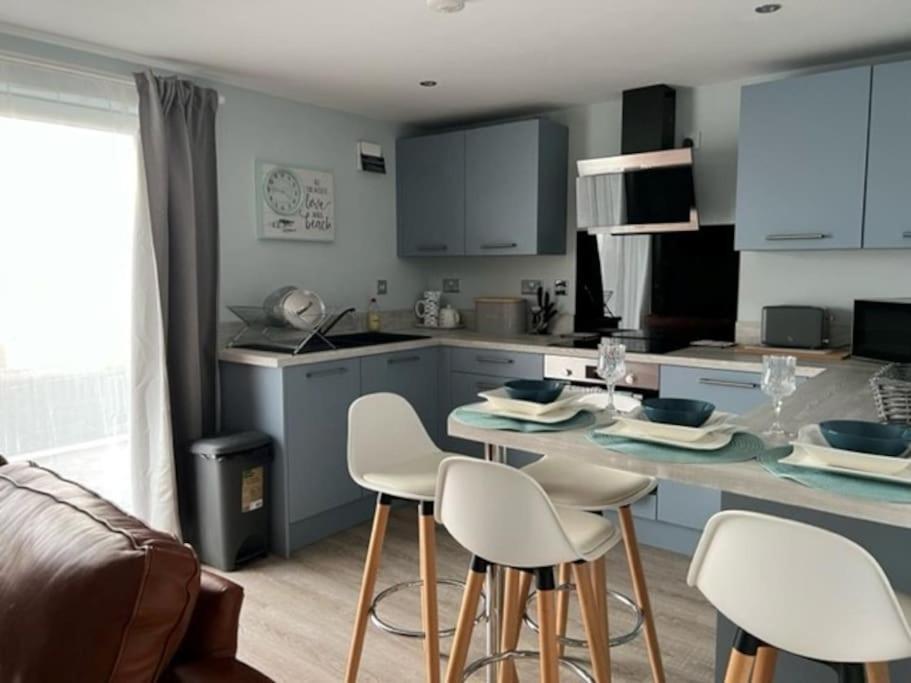Orchard Lodge -Coastal Retreat, New Build, Village Views, Private Garden And Terrace Saint Brides Major Extérieur photo