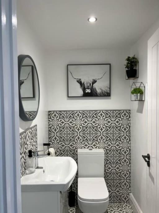 Orchard Lodge -Coastal Retreat, New Build, Village Views, Private Garden And Terrace Saint Brides Major Extérieur photo