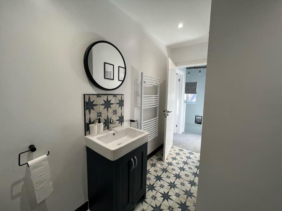Orchard Lodge -Coastal Retreat, New Build, Village Views, Private Garden And Terrace Saint Brides Major Extérieur photo
